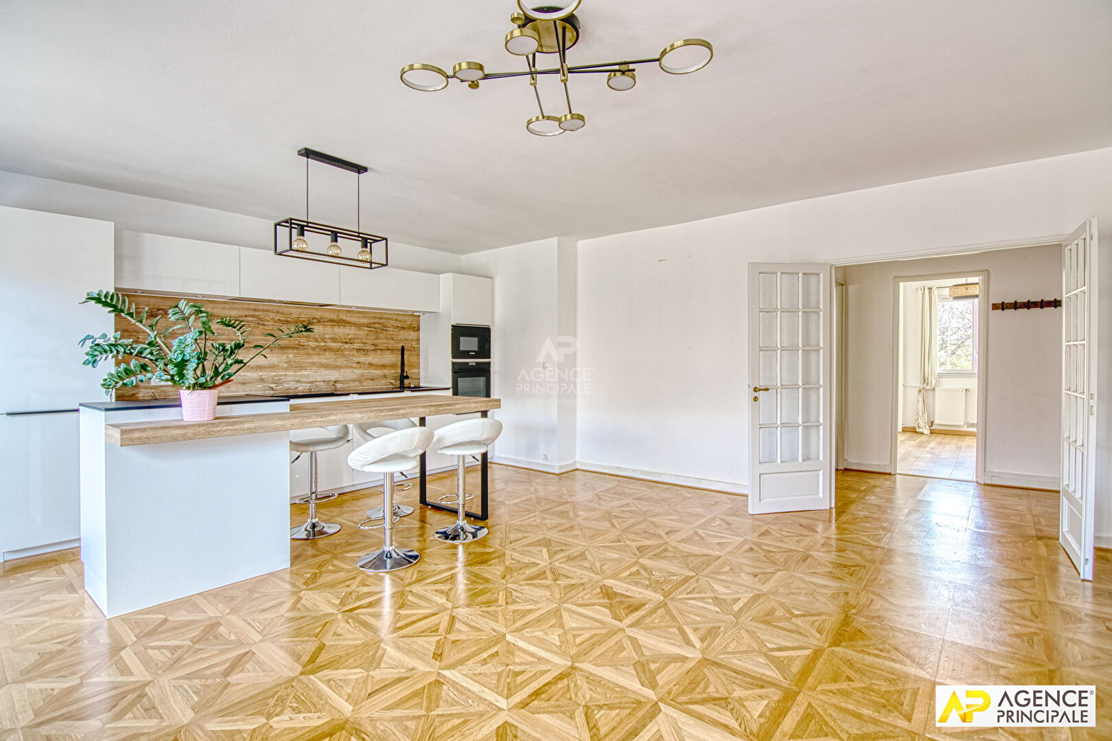 Photo Versailles Notre-Dame Appartement 3pièces 67.18 m² carrez situé au 2eme étage avec ascenseur , balcon, cave et parking image 6/6