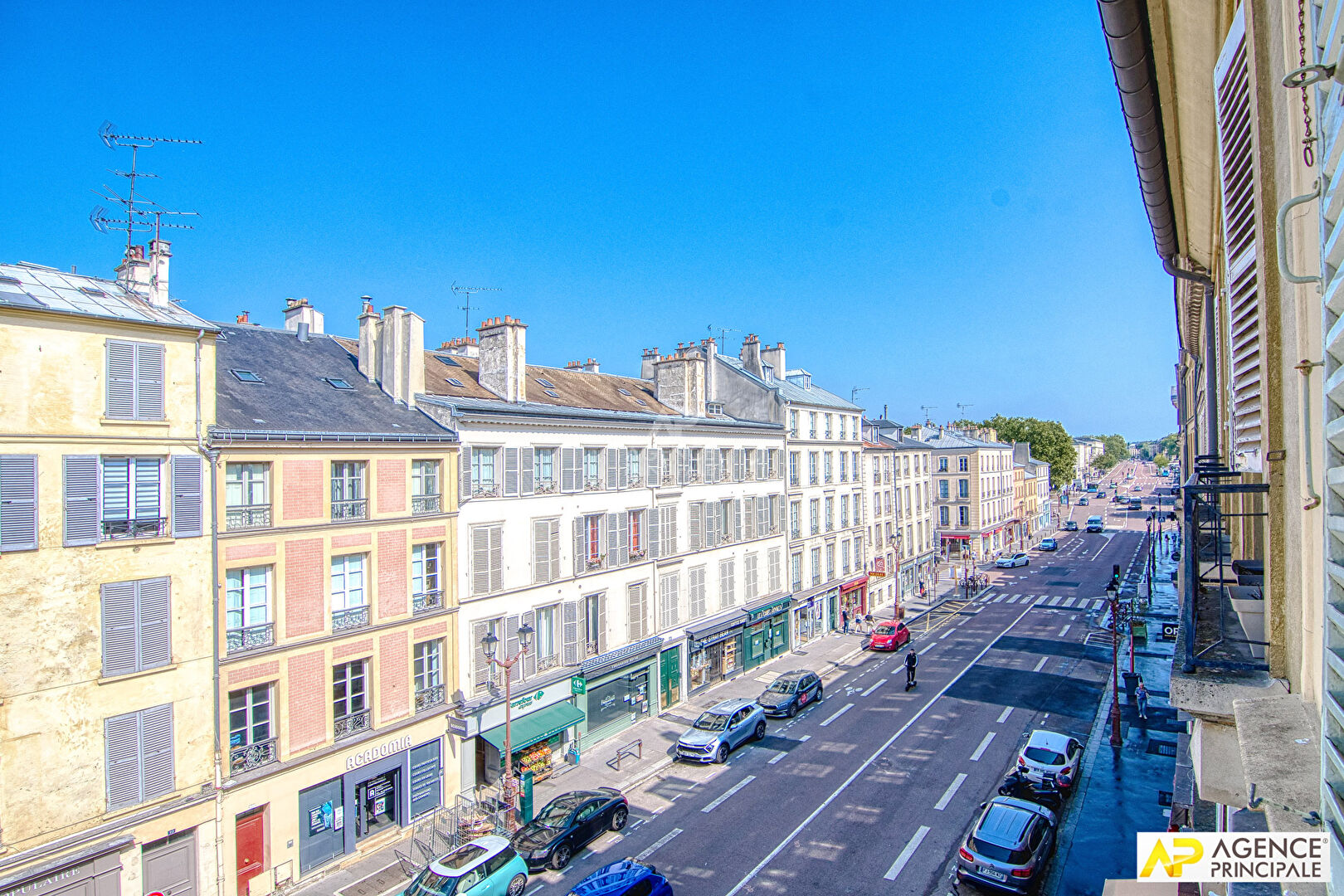 Versailles Saint Louis appartement de 46 M² carrez situé au 3 -ème étage