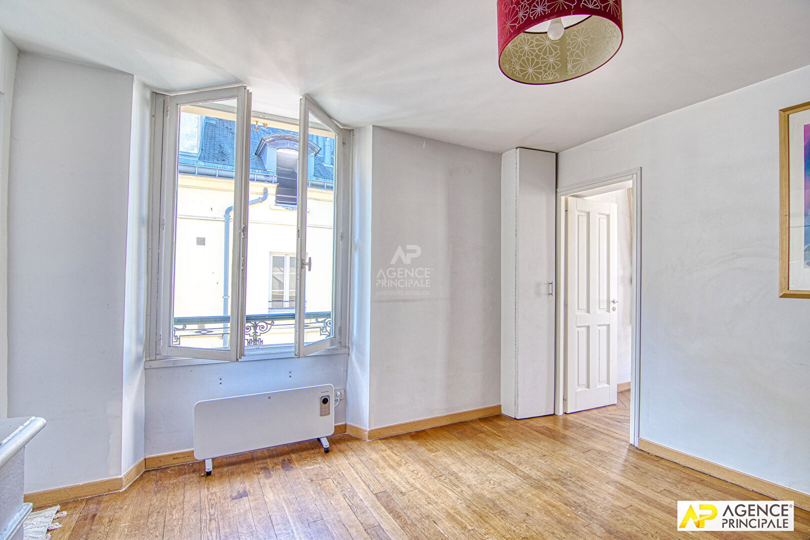 Photo Versailles Saint Louis appartement de 46 M² carrez situé au 3 -ème étage image 4/6