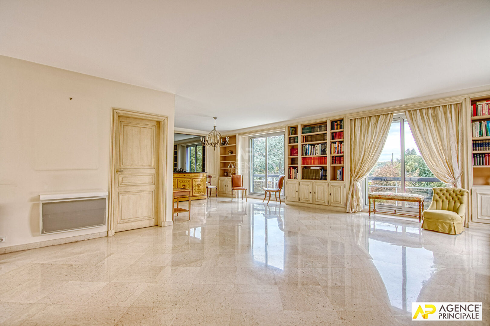 Photo Versailles Glatigny Appartement 6 pièces 174 m² 1er et dernier étage avec ascenseur, terrasses de 91m² et 3 places de parking en sous-sol image 6/6