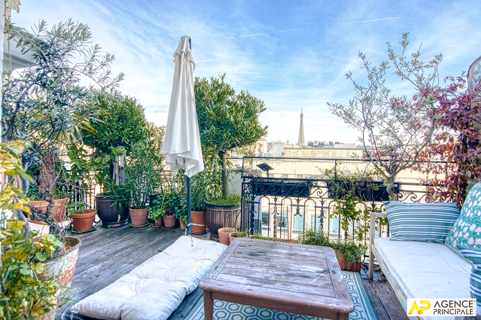 Paris 75116 Metro Pompe - Appartement 3P 65 m² 6eme et dernier étage  avec terrasse de 14 m² plein sud vue Tour Eiffel