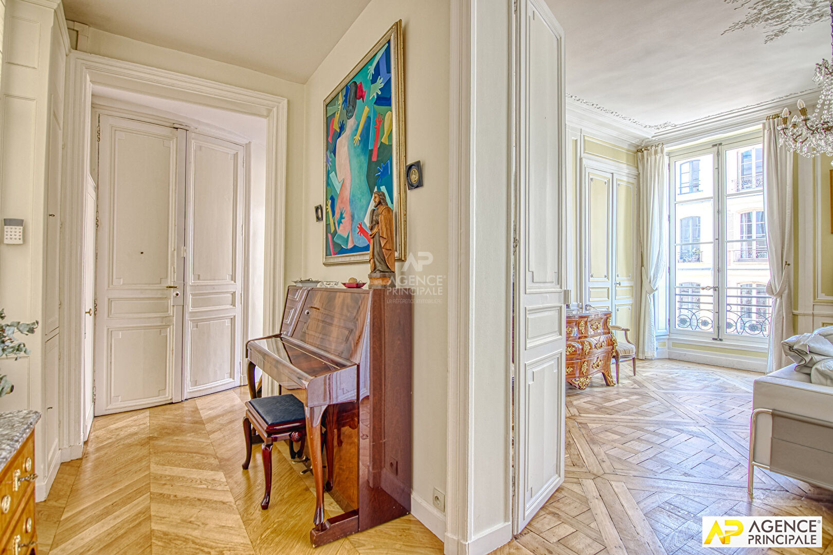 Photo Versailles Saint-Louis Appartement 6 pièces 144.03  m² carrez situé au 2ème étage avec chambre de service, cave et parking en option image 3/6