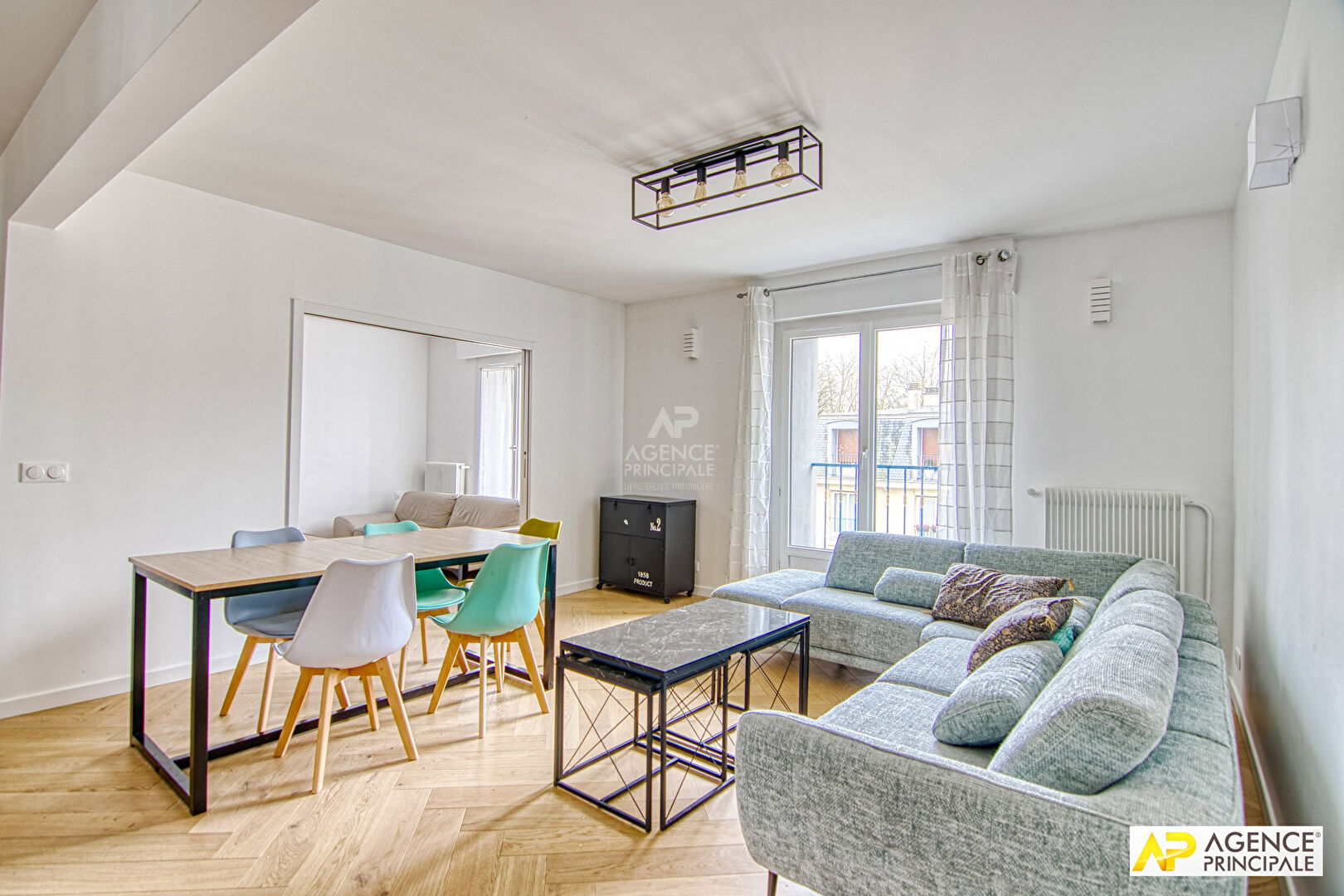 Photo Versailles Avenue de Paris Appartement 6 pièces 138 m² situé au 3ème et dernier étage avec ascenseur, cave et parking en sous-sol image 3/6