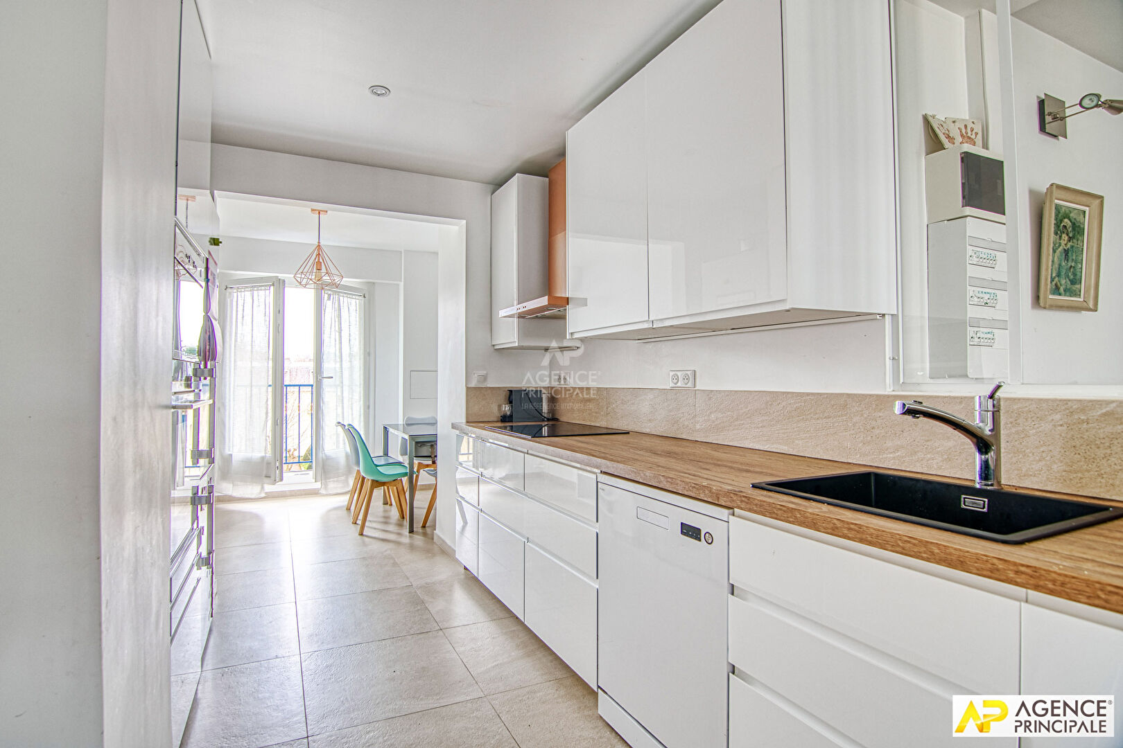 Photo Versailles Avenue de Paris Appartement 6 pièces 138 m² situé au 3ème et dernier étage avec ascenseur, cave et parking en sous-sol image 5/6