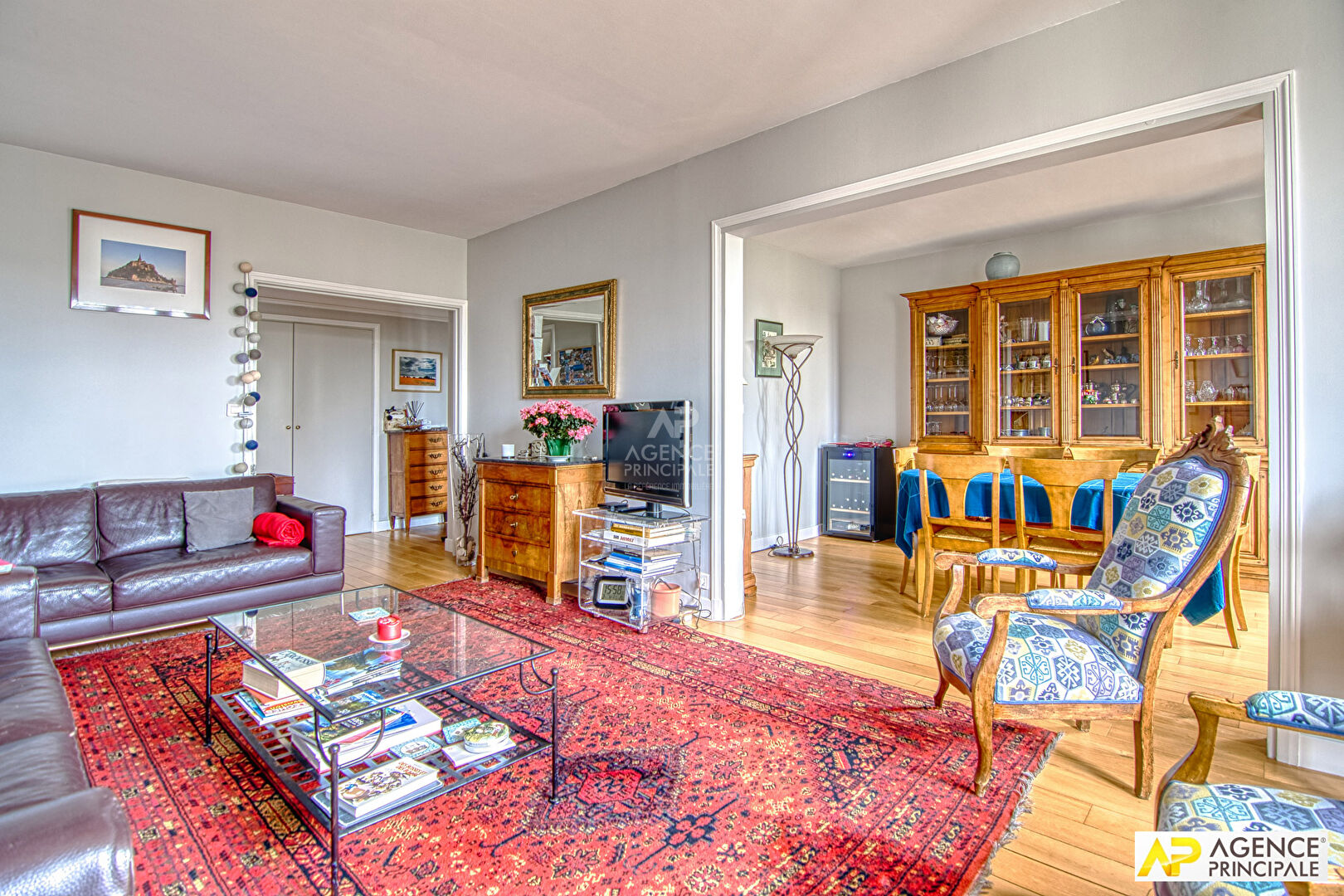 Versailles Avenue de Paris Appartement 7 pièces 139 m² au sol situé au 4ème et dernier étage avec ascenseur, cave et parking en sous-sol