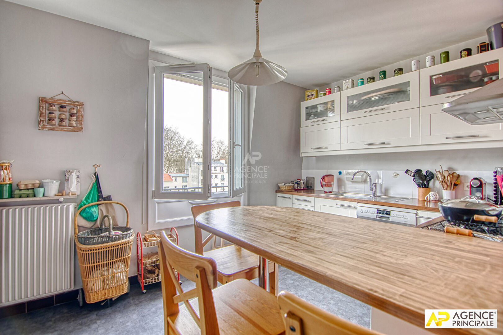 Photo Versailles Avenue de Paris Appartement 7 pièces 139 m² au sol situé au 4ème et dernier étage avec ascenseur, cave et parking en sous-sol image 2/6