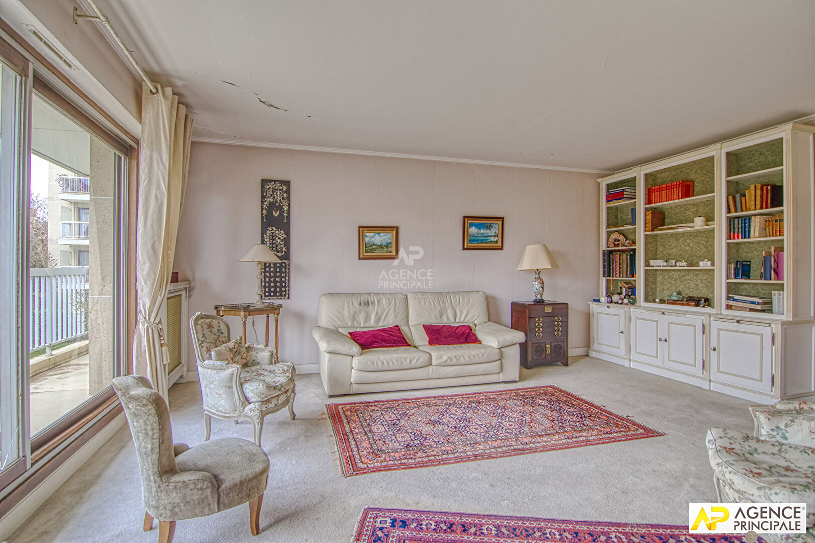 Photo Versailles Rive-Droite Appartement 5 pièces 105.4 m² carrez situé au 1er étage avec ascenseur, grande cave, box et place de parking en sous-sol image 5/6