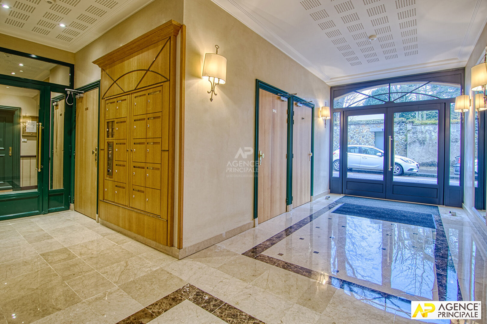 Photo Versailles Chantiers Appartement 4 pièces 82 m² situé au 1er étage avec ascenseur, cave et parking double en enfilade en sous sol image 6/6