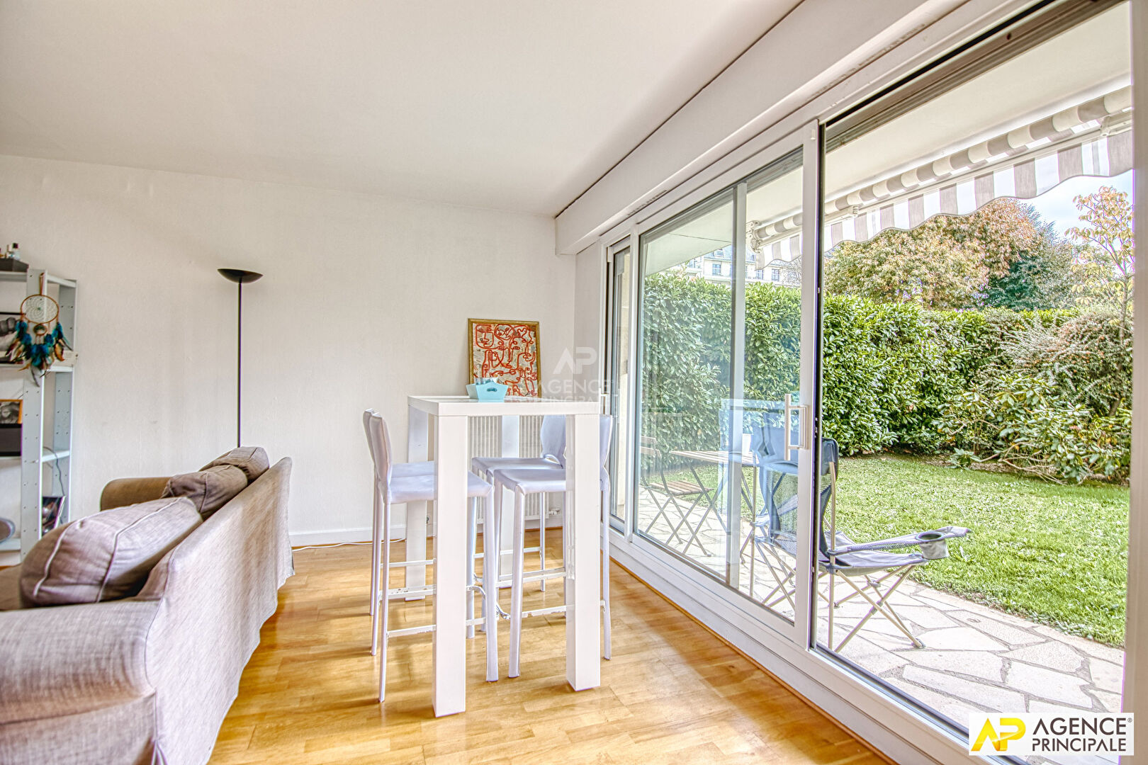 Photo Versailles Clagny Labruyère - Appartement 4 pièces 89 M² rez de-jardin avec cave et place de parking en sous-sol image 2/6