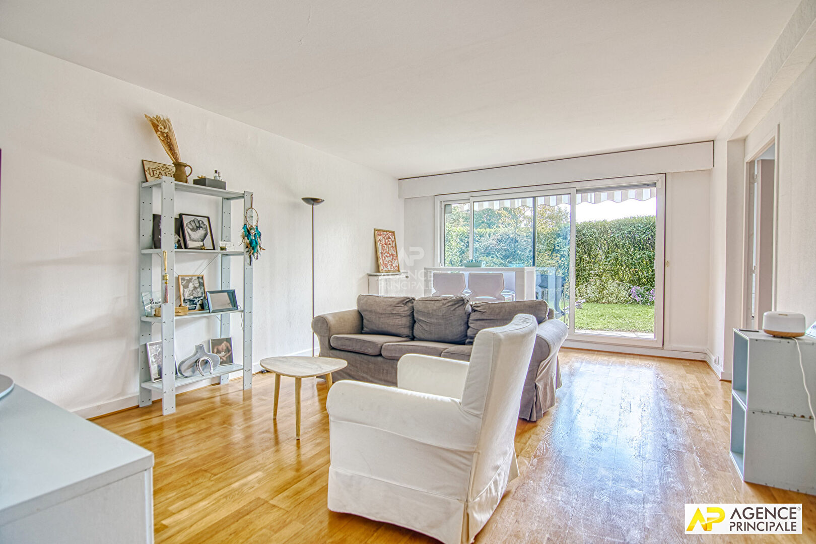 Photo Versailles Clagny Labruyère - Appartement 4 pièces 89 M² rez de-jardin avec cave et place de parking en sous-sol image 5/6