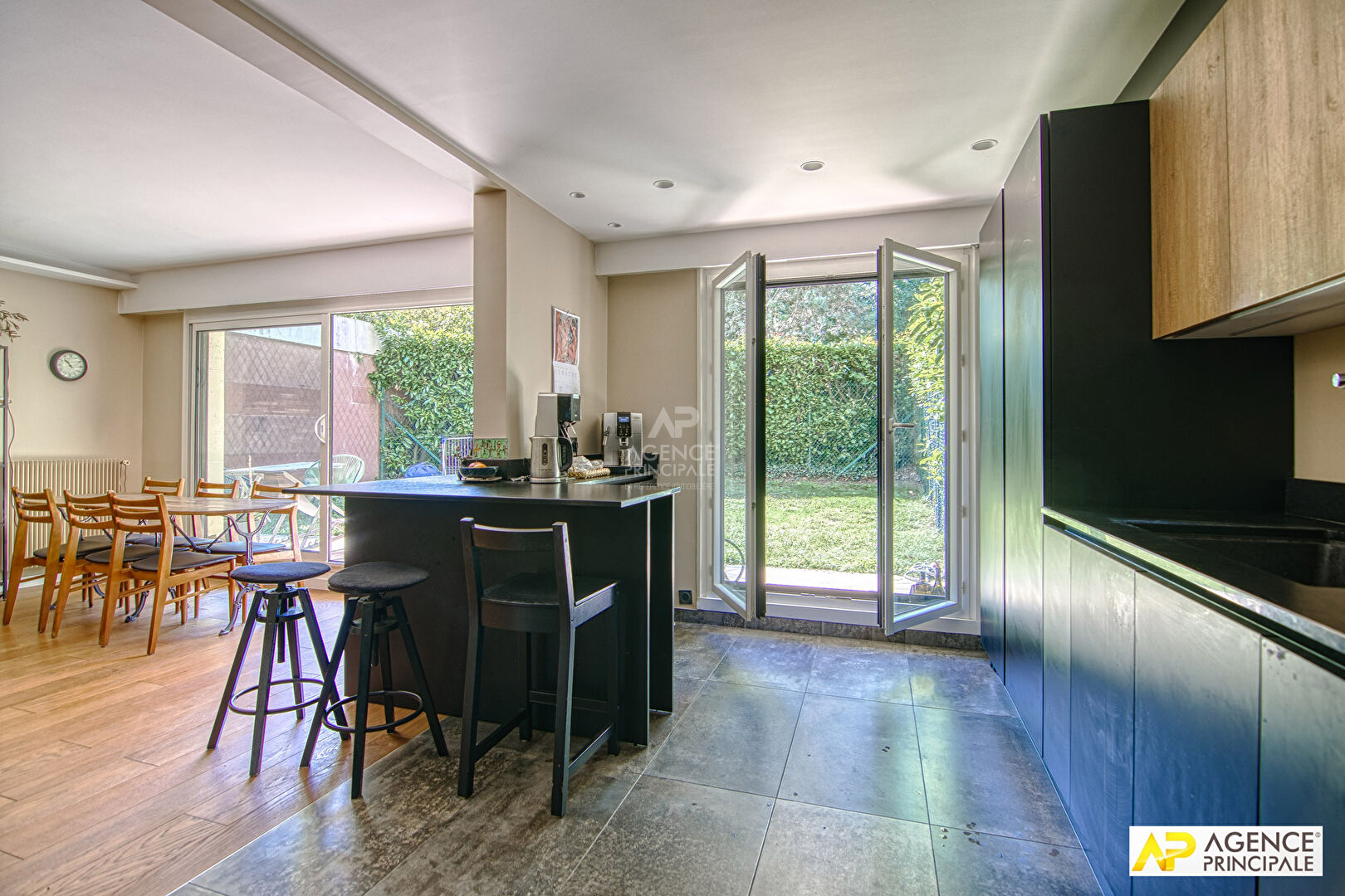 Versailles Clagny Appartement  4 pièce(s) 96 m² carrez en rez-de-jardin avec terrasse et jardin privatif plein sud, cave et parking