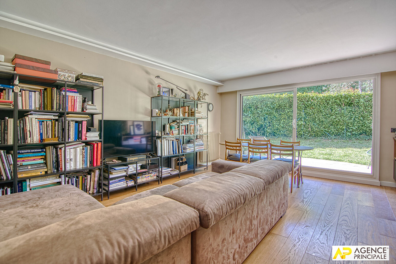 Photo Versailles Clagny Appartement  4 pièce(s) 96 m² carrez en rez-de-jardin avec terrasse et jardin privatif plein sud, cave et parking image 4/6