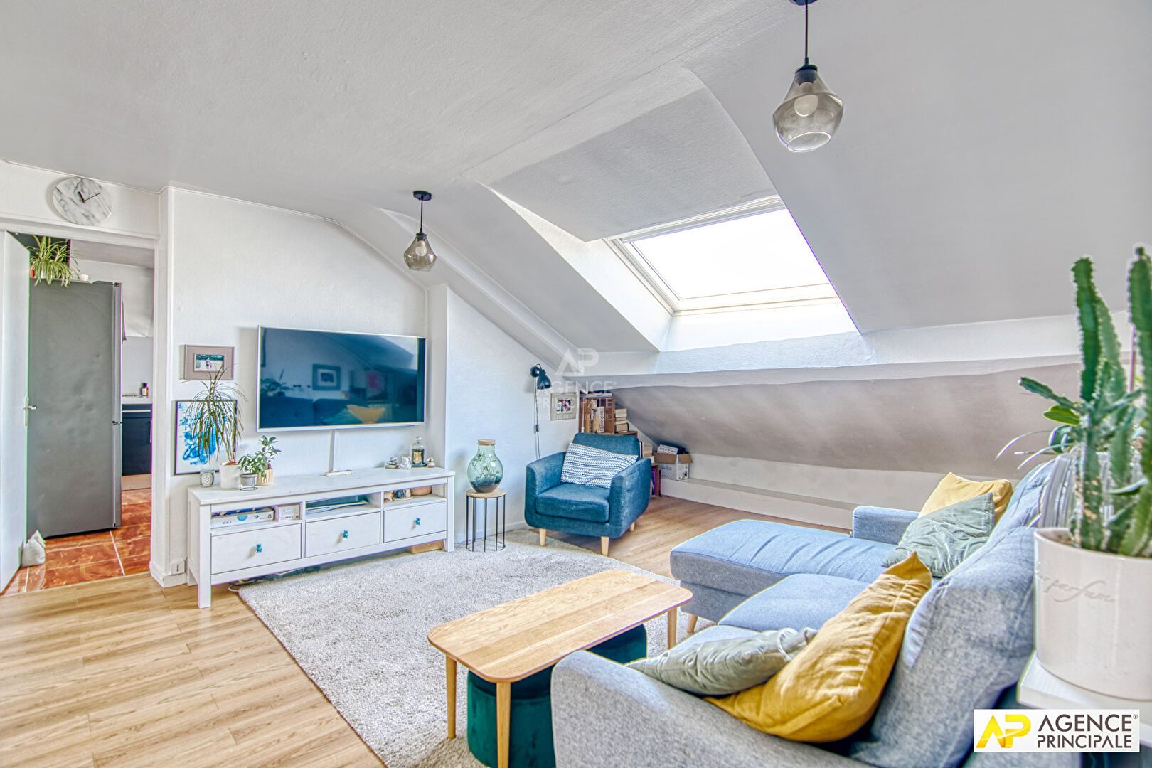 Versailles Notre-Dame Appartement 4 pièces 85m² au sol situé au dernier étage