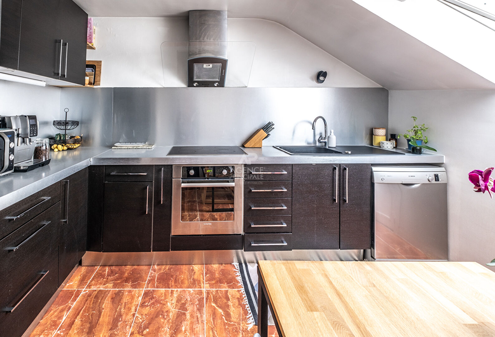 Photo Versailles Notre-Dame Appartement 4 pièces 85m² au sol situé au dernier étage image 2/6