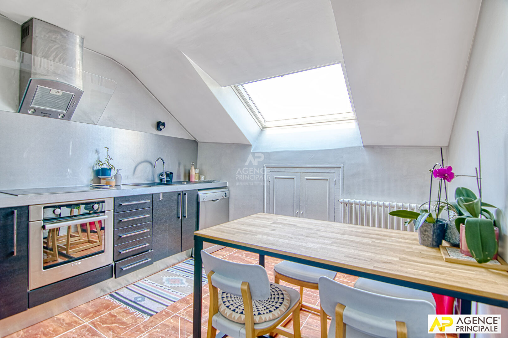 Photo Versailles Notre-Dame Appartement 4 pièces 85m² au sol situé au dernier étage image 3/6