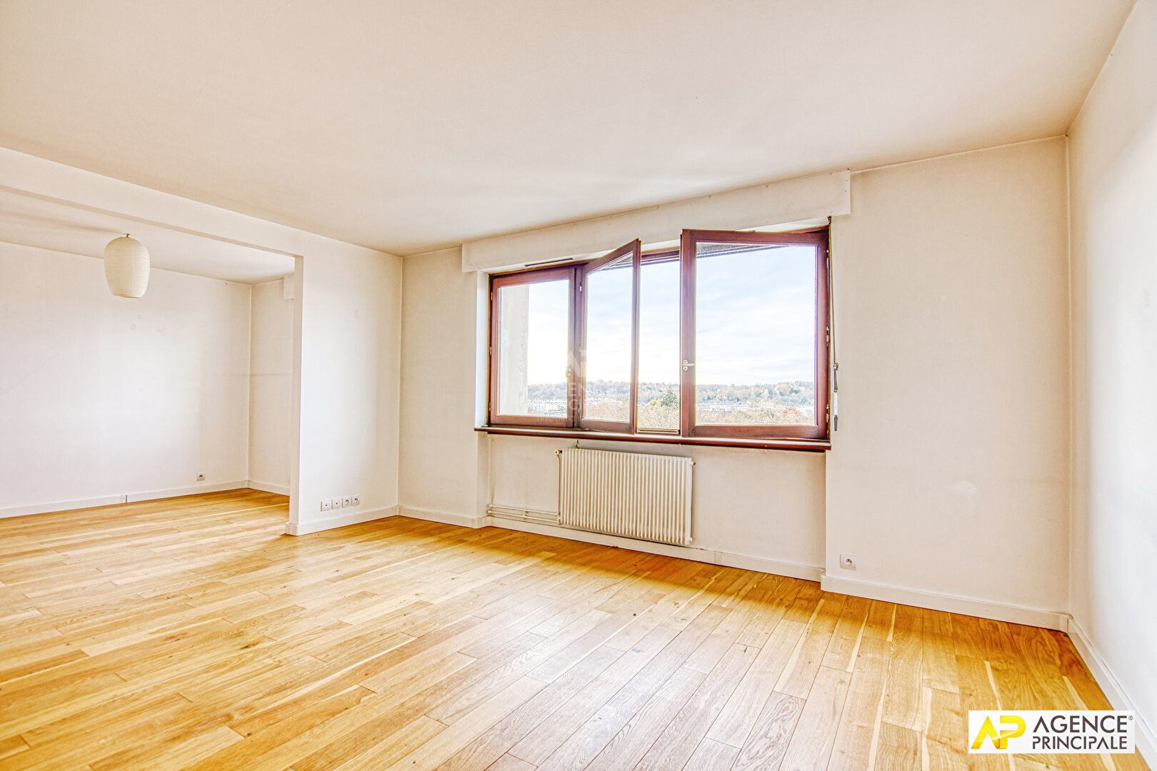 Photo Versailles Avenue de Paris La Bruyère Appartement 4 pièces 90 m² 5 -ème et  dernier  étage avec ascenseur cave et parking image 4/6