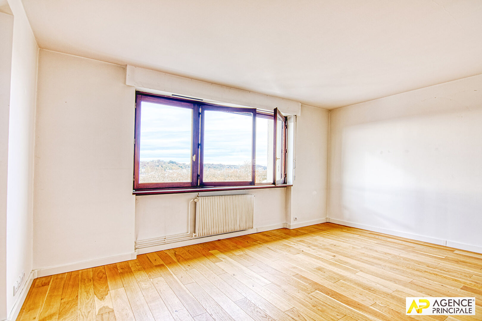 Photo Versailles Avenue de Paris La Bruyère Appartement 4 pièces 90 m² 5 -ème et  dernier  étage avec ascenseur cave et parking image 6/6