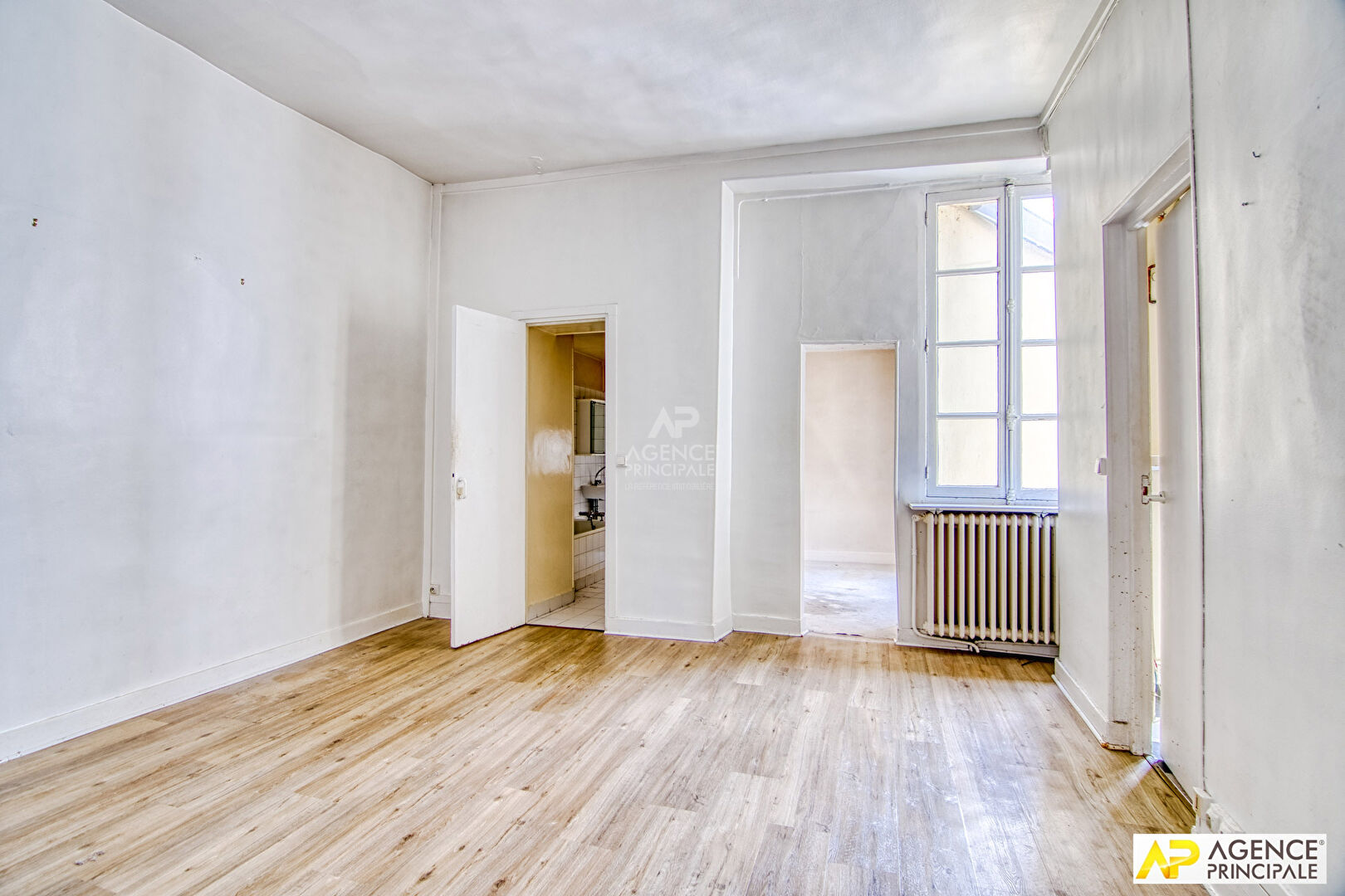 Versailles Notre-Dame Appartement 4 pièces 64 m² carrez situé au 3ème et dernier étage avec greniers et cave