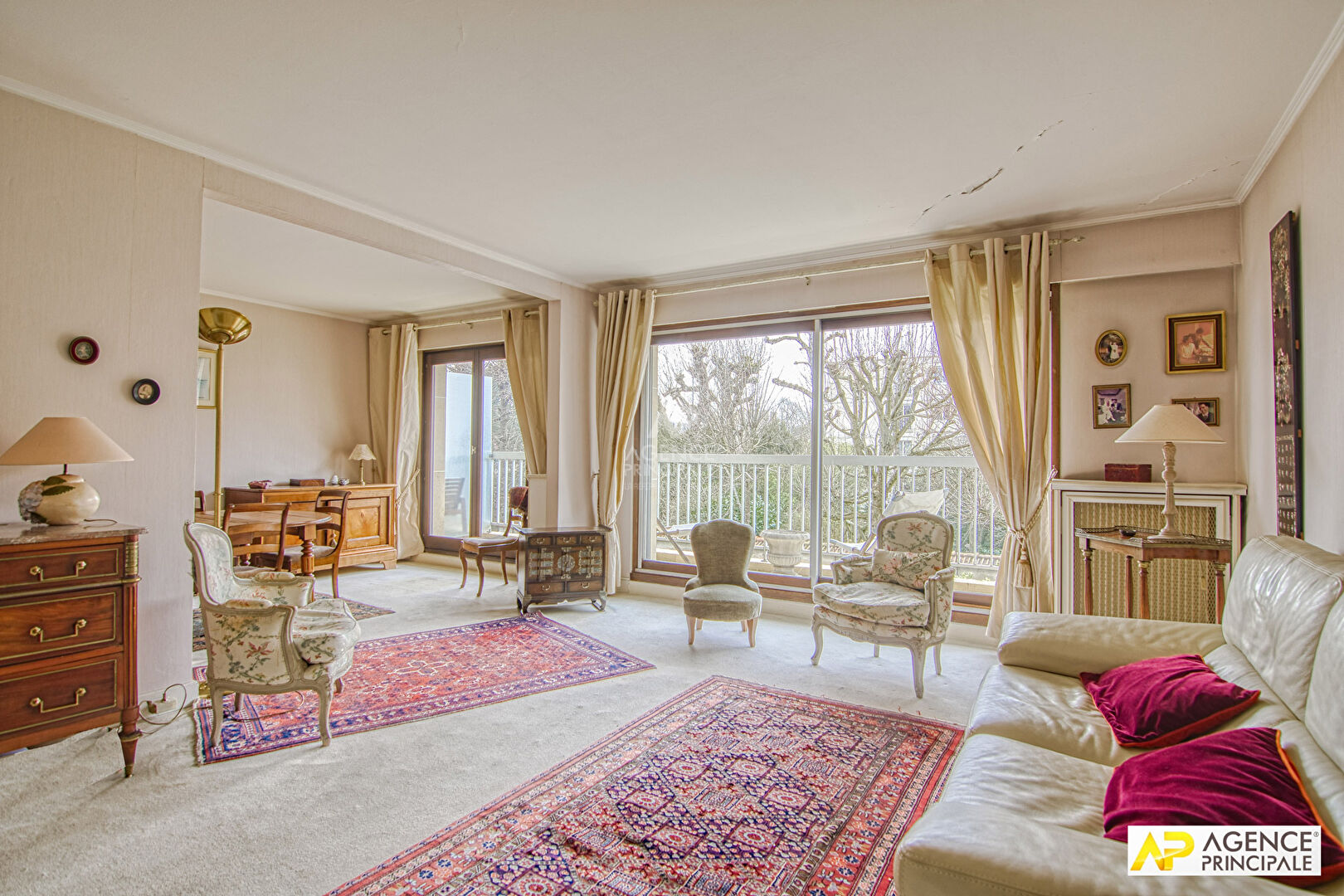 Photo Versailles Rive-Droite Appartement 5 pièces 105.4 m² carrez situé au 1er étage avec ascenseur, grande cave, box et place de parking en sous-sol image 3/6