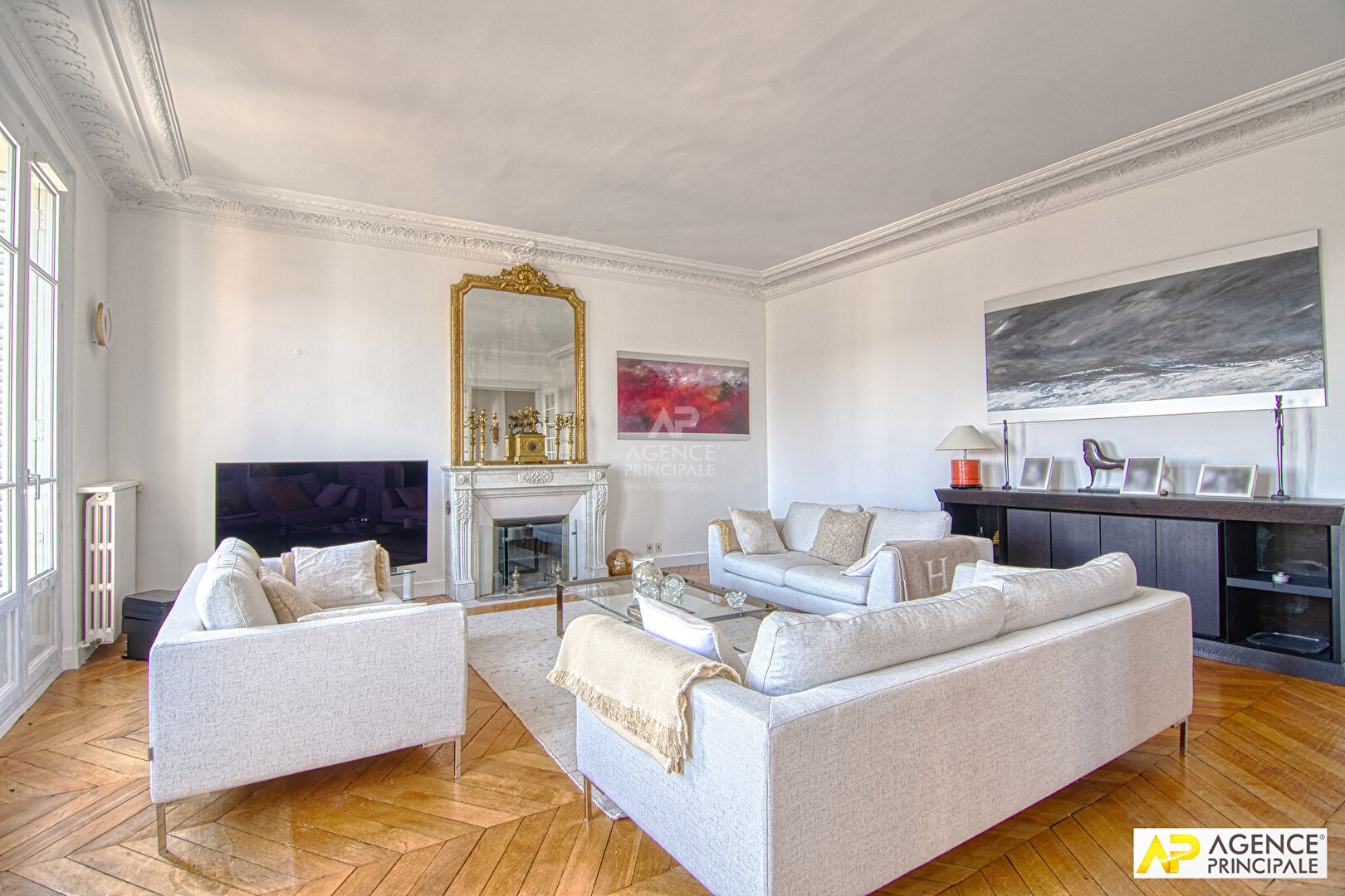 Le Chesnay limite Versailles Rive-Droite Appartement 7 pièces 271 m² carrez situé au 3ème étage d'un immeuble Haussmannien avec ascenseur, cave et jardin partagé