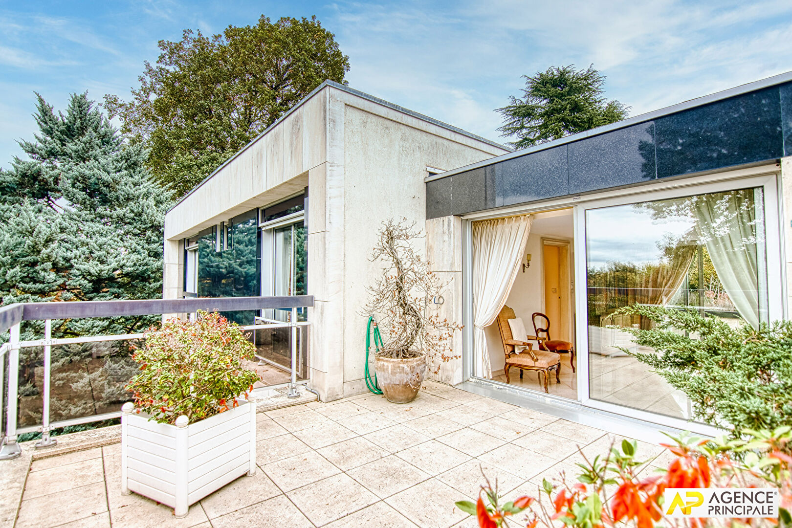 Versailles Glatigny Appartement 6 pièces 174 m² 1er et dernier étage avec ascenseur, terrasses de 91m² et 3 places de parking en sous-sol