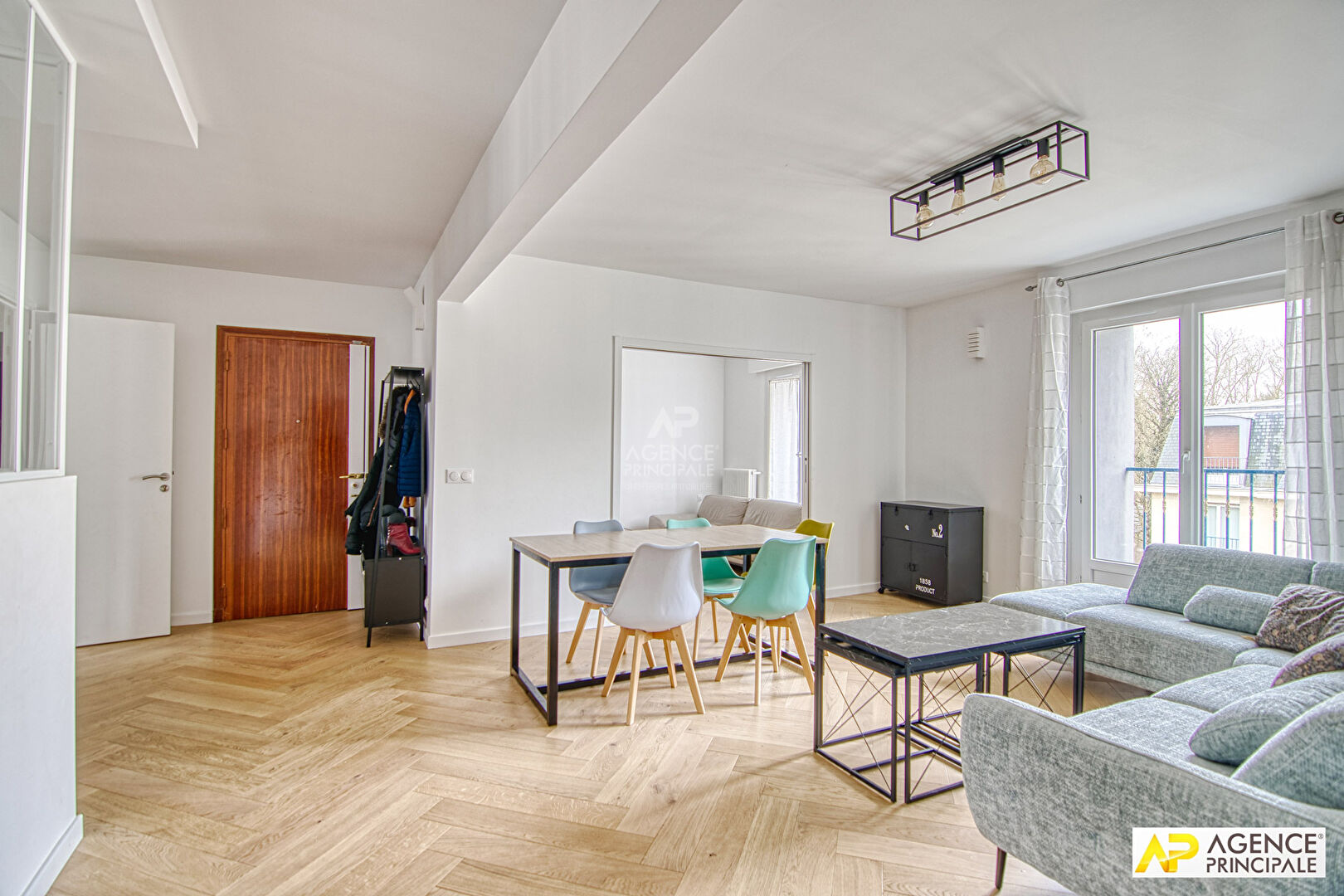 Versailles Avenue de Paris Appartement 6 pièces 138 m² situé au 3ème et dernier étage avec ascenseur, cave et parking en sous-sol