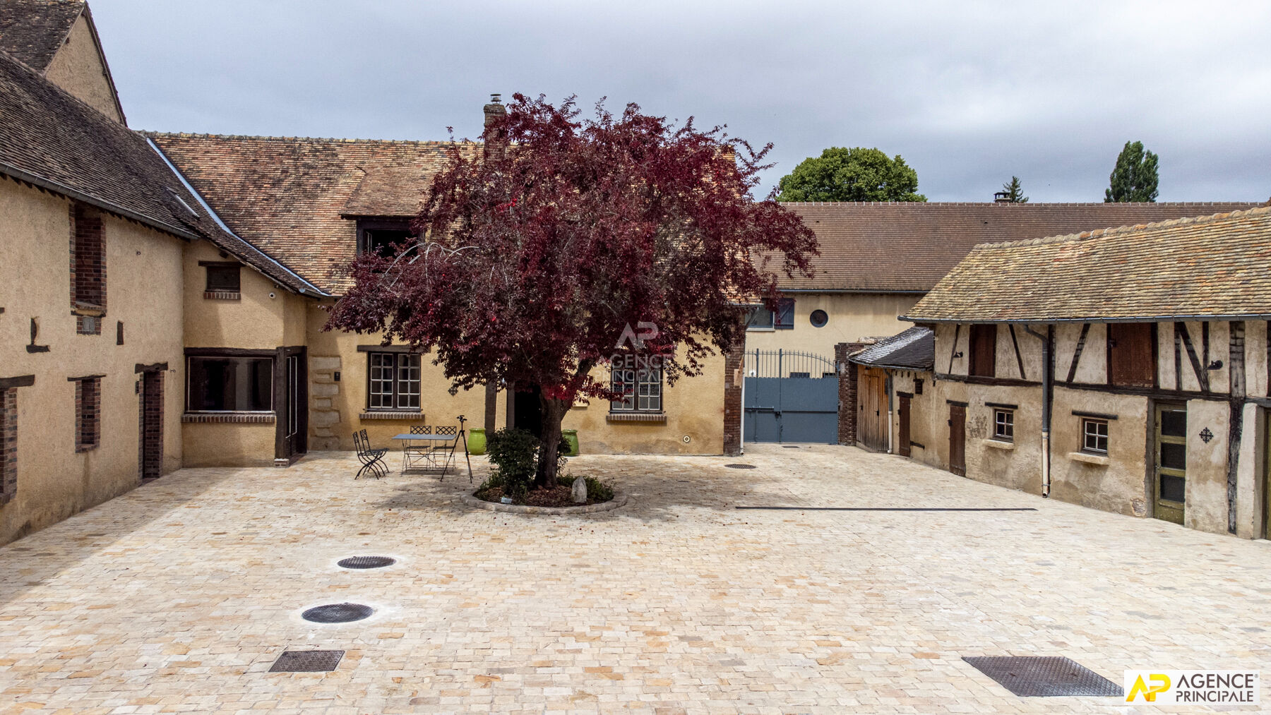 Région de Houdan - Ancienne ferme du XVIIIè siècle, un domaine de caractère aux portes de Paris !