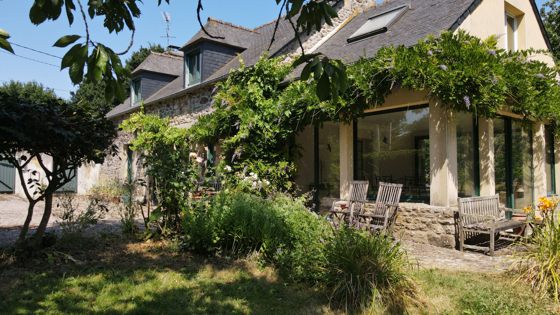 Bords de l'Arguenon, secteur protégé, privilégié - belle maison en pierres avec jardin paysagé