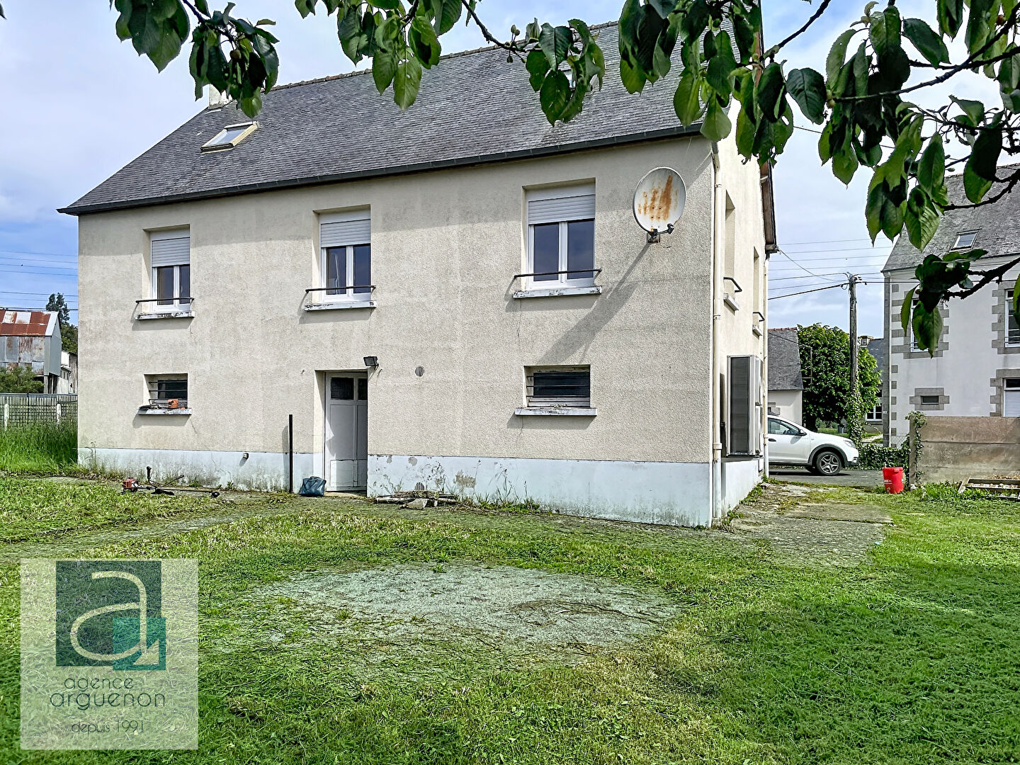 Entre Dinan et Broons - Bourg, Maison indépendante, beau potentiel!