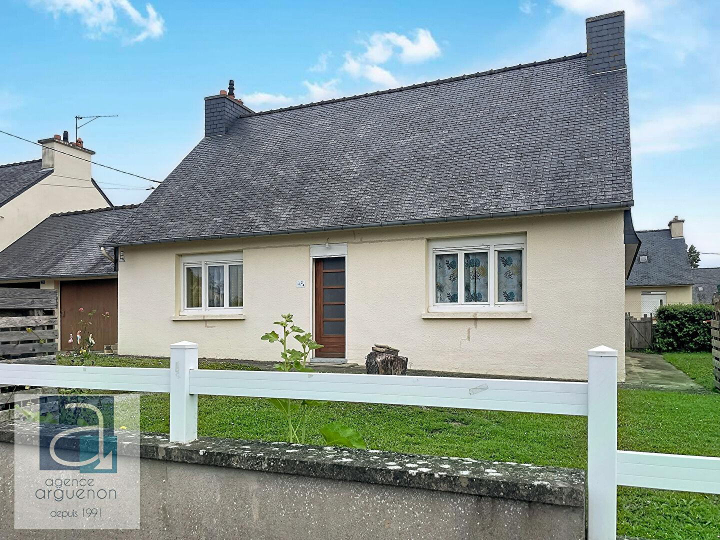 Maison familiale 4 chambres au coeur de Caulnes ? Commerces et gare à pied