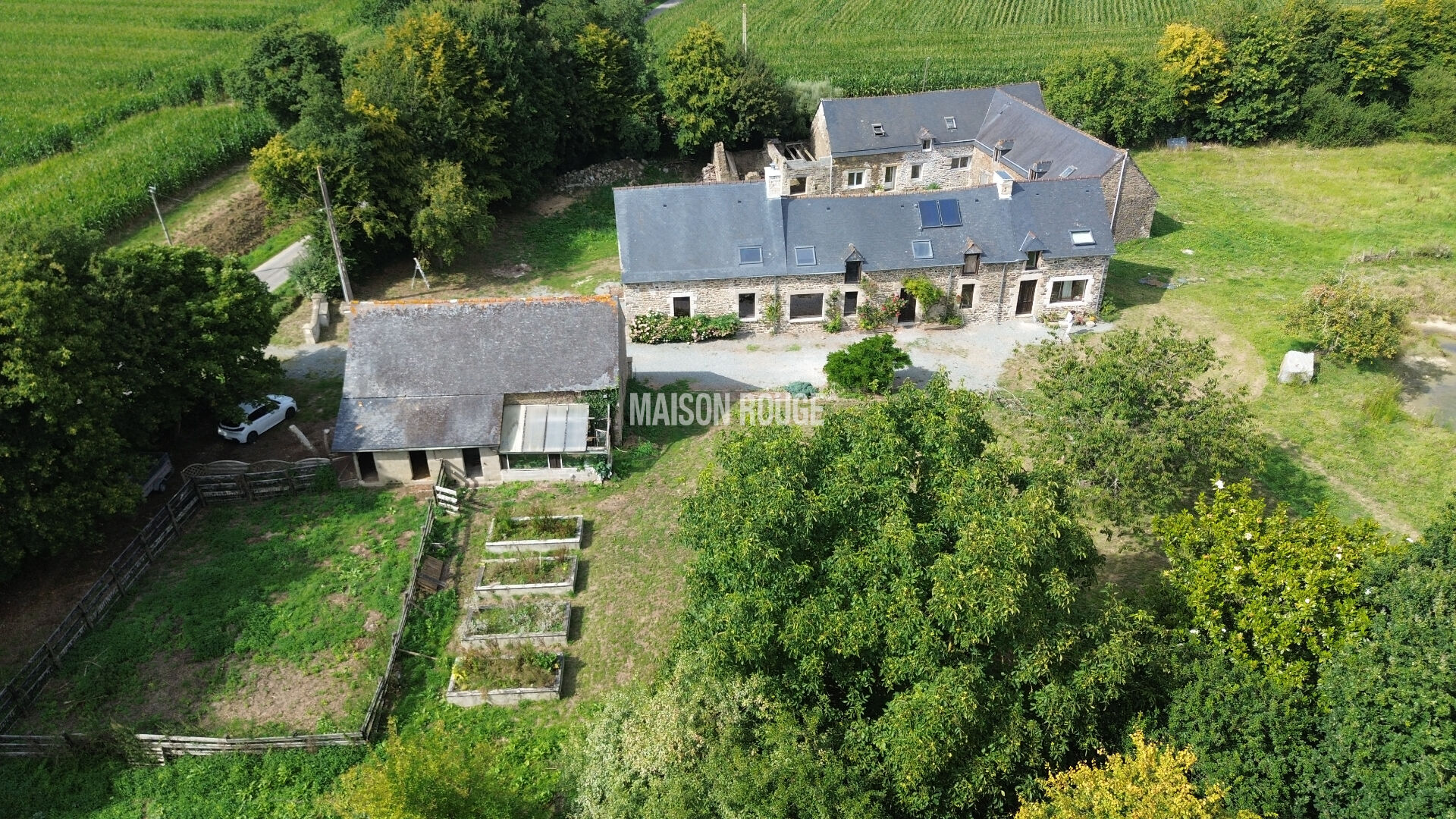 Photo Très grande propriété de charme avec dépendances sur plus de 2,5 hectares. image 3/6