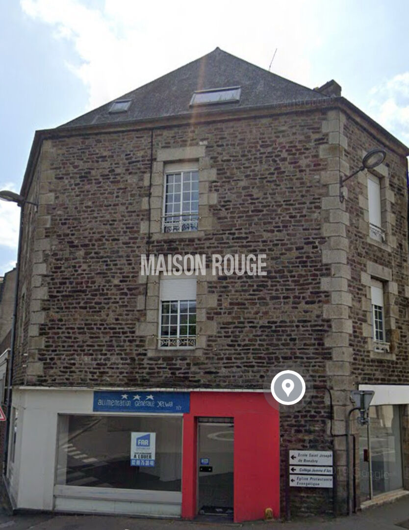 Photo Immeuble de 300 m2 environ en excellent état avec appartements fonctionnels Centre-Ville de Fougères image 2/6