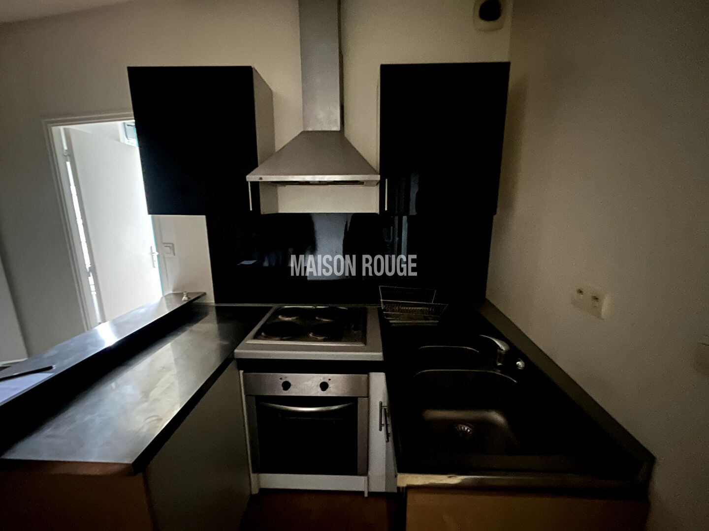 Photo Immeuble de 300 m2 environ en excellent état avec appartements fonctionnels Centre-Ville de Fougères image 3/6