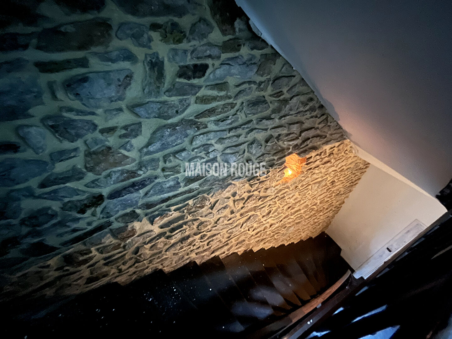 Photo Immeuble de 300 m2 environ en excellent état avec appartements fonctionnels Centre-Ville de Fougères image 4/6