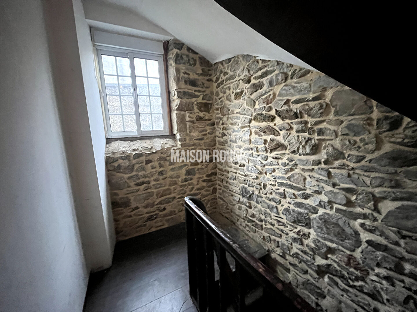 Photo Immeuble de 300 m2 environ en excellent état avec appartements fonctionnels Centre-Ville de Fougères image 5/6