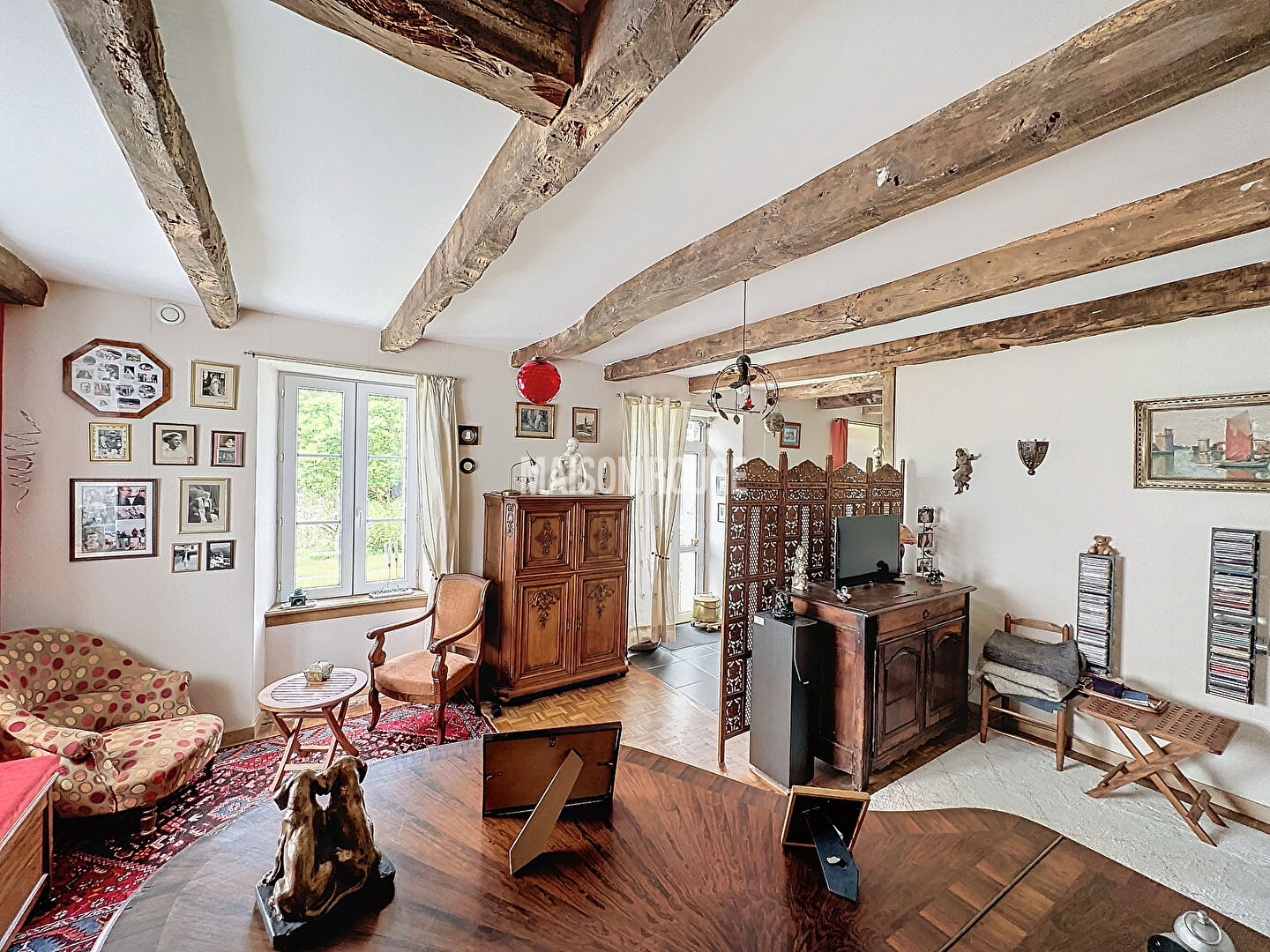 Photo Maison rénovée avec dépendances au coeur d'un bourg image 2/6