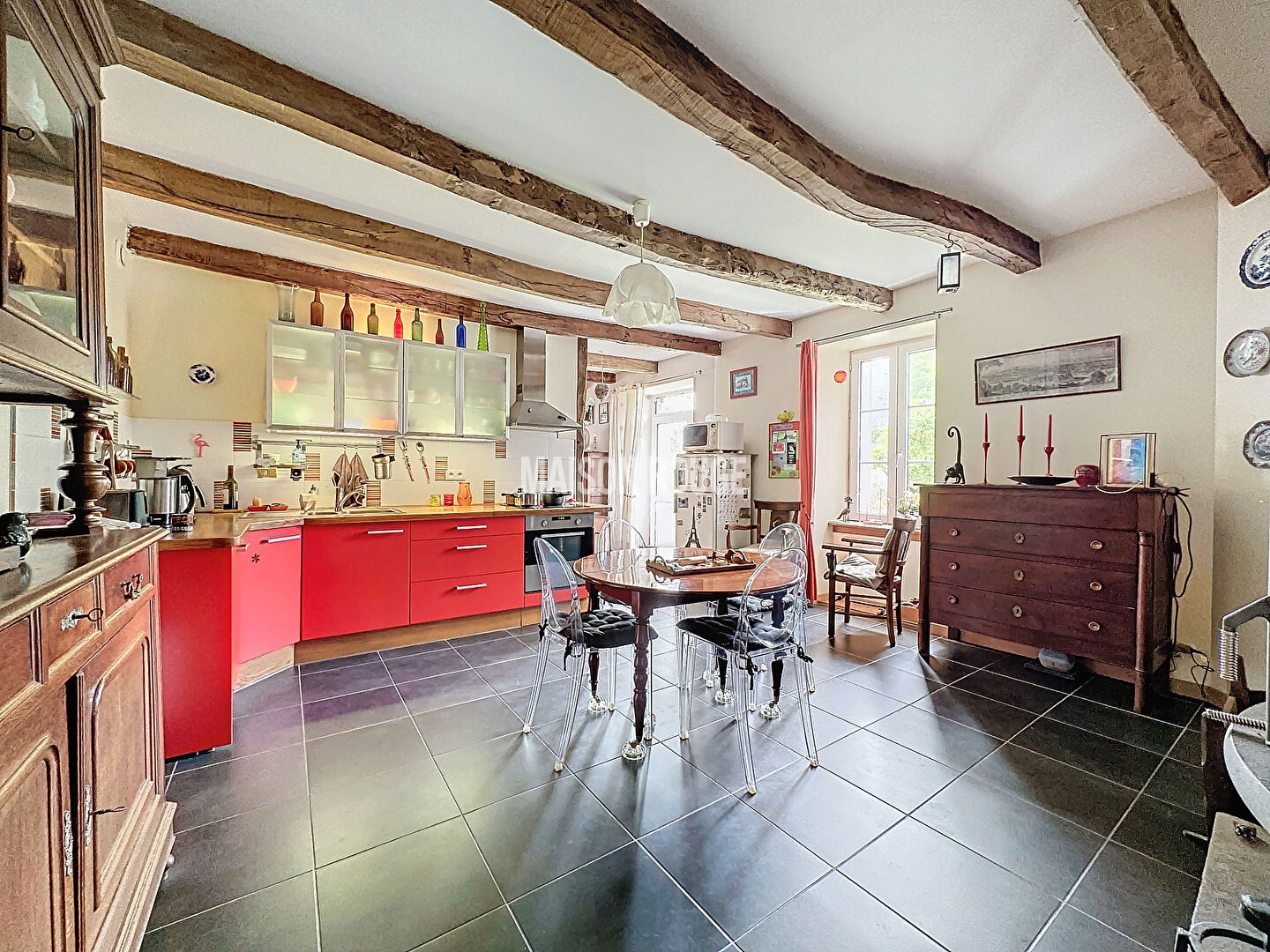 Photo Maison rénovée avec dépendances au coeur d'un bourg image 3/6