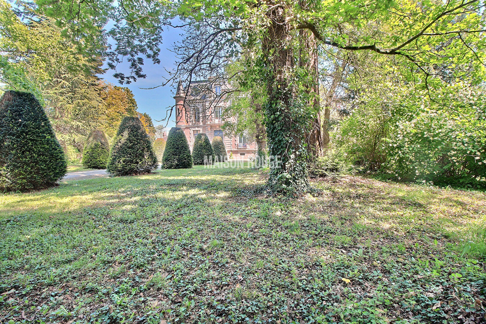 Photo Château 19 e siècle  21 pièces 8400 m² de parc image 1/6