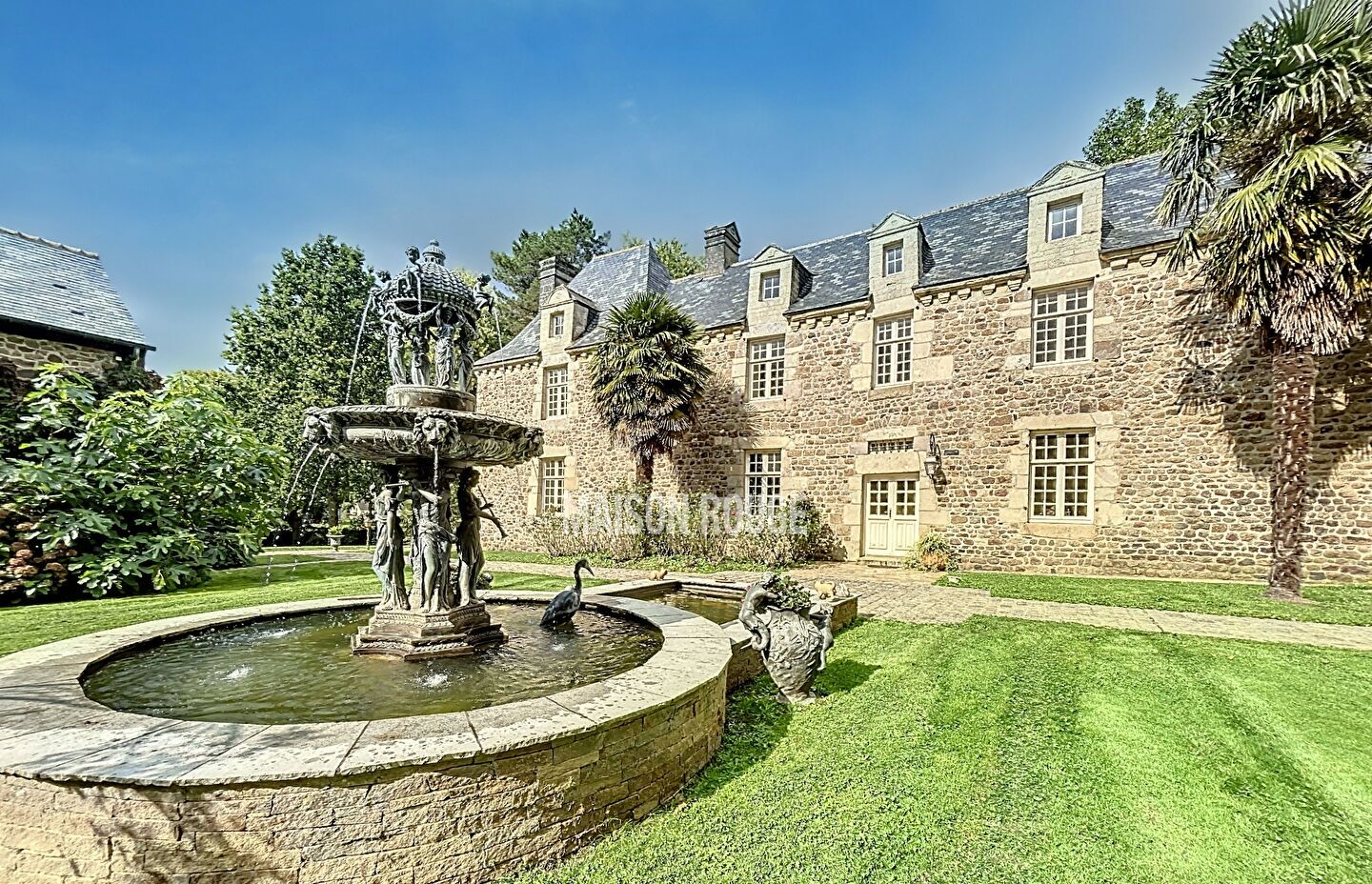 Manoir 17ème -13 pièces - 365 m² sur parc  de 6307 m²