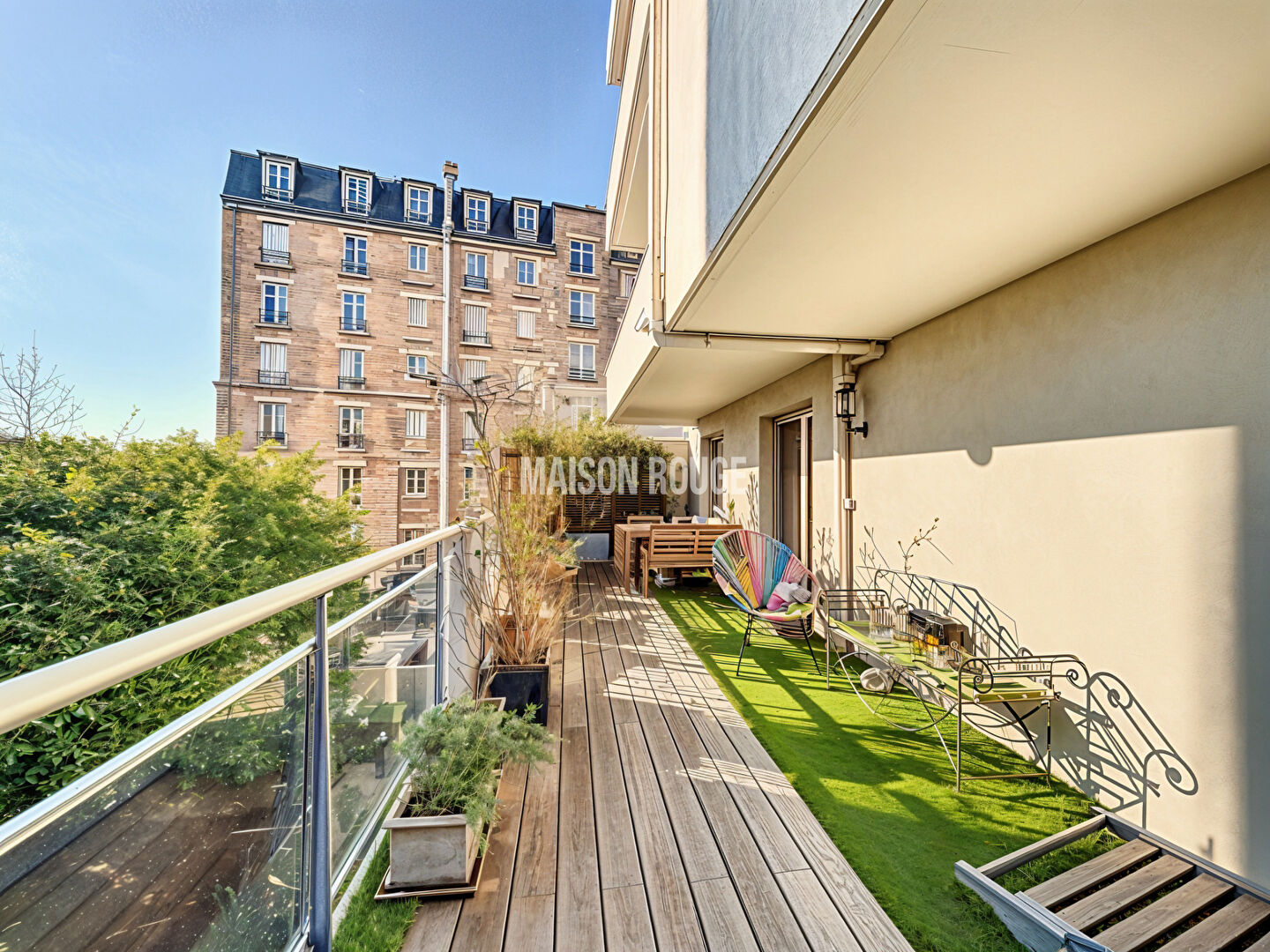 Exclusivité - Boulogne-Billancourt - Appartement familial de 4 pièces, grande terrasse exposée plein sud, parking et cave.