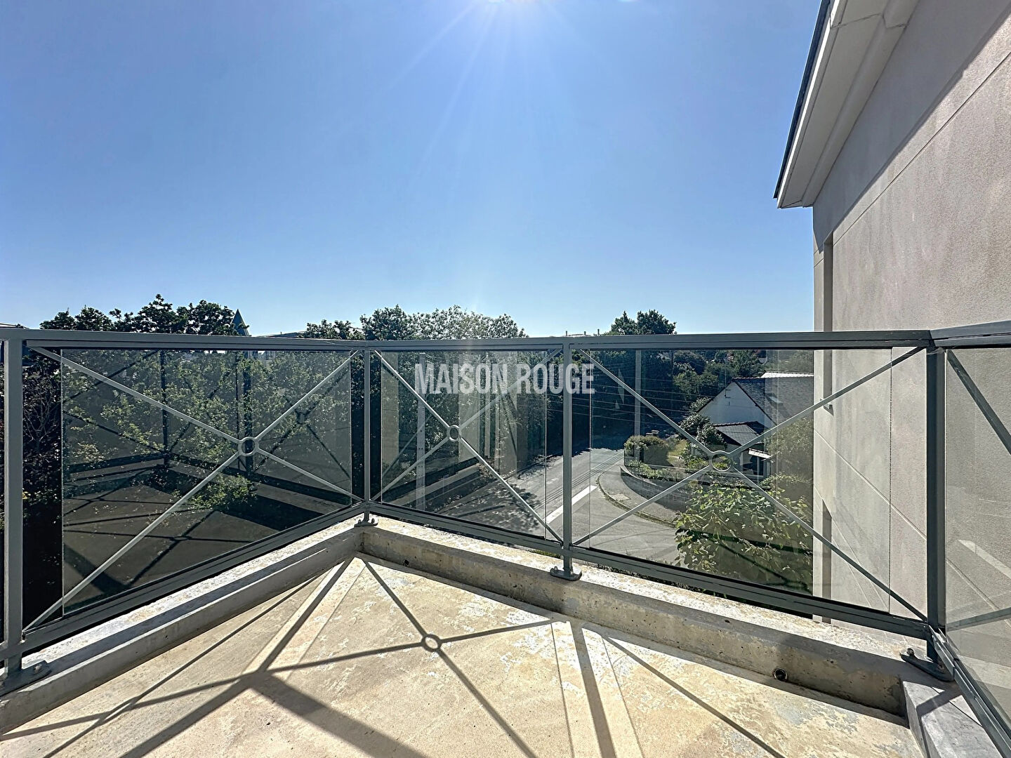 DINARD - À VENDRE  Bel appartement T3 avec deux balcons + garage Résidence récente