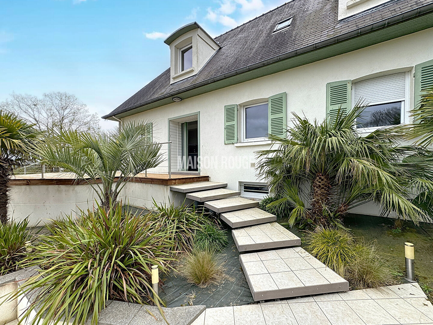 Photo LAMBALLE CENTRE / 5 CHAMBRES / BELLES PRESTATIONS - SOUS-SOL & GARAGES image 2/6