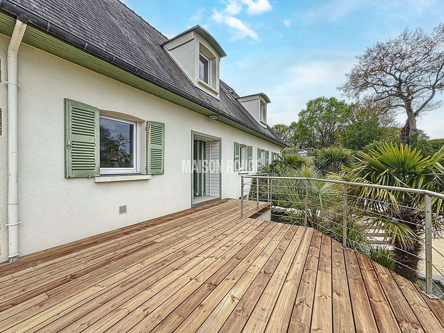 Photo LAMBALLE CENTRE / 5 CHAMBRES / BELLES PRESTATIONS - SOUS-SOL & GARAGES image 3/6