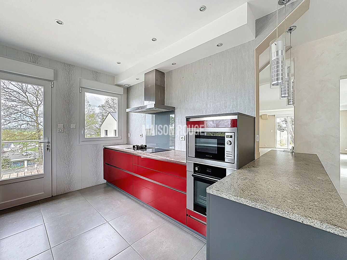 Photo LAMBALLE CENTRE / 5 CHAMBRES / BELLES PRESTATIONS - SOUS-SOL & GARAGES image 5/6