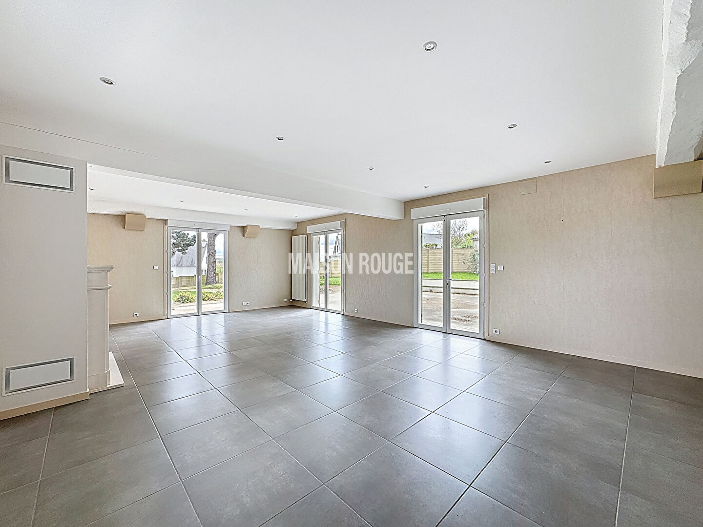 Photo LAMBALLE CENTRE / 5 CHAMBRES / BELLES PRESTATIONS - SOUS-SOL & GARAGES image 6/6