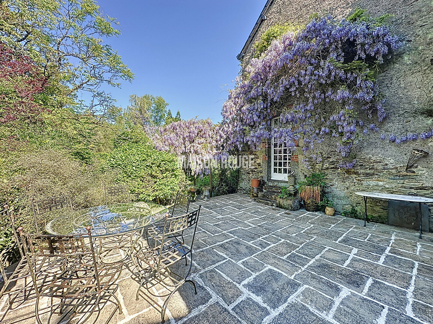 Photo Manoir d'exception  XV émé au XIX ème  siècle   Parc paysager de près de 3 hectares  Dépendances  Jardin à la française image 2/6