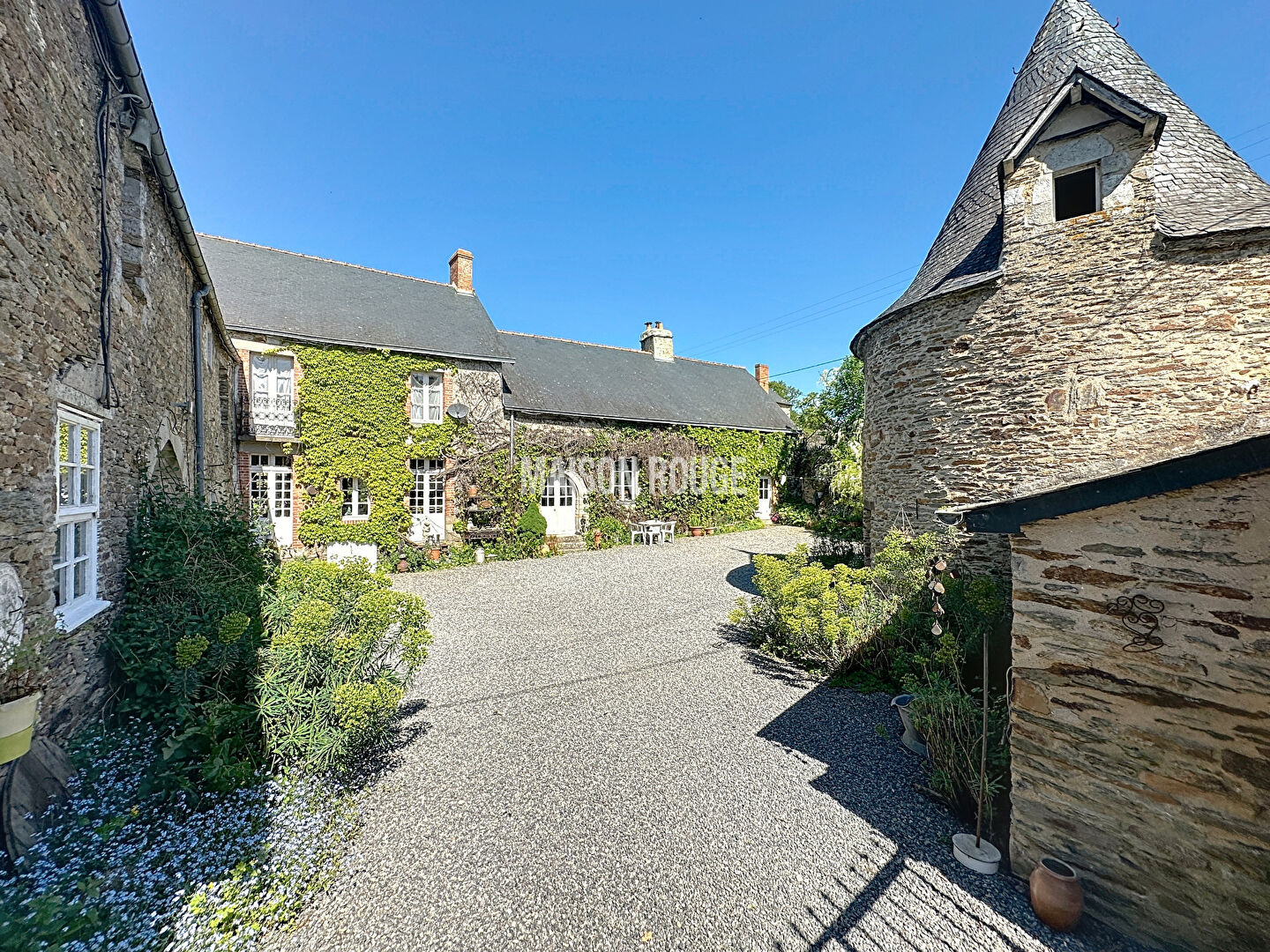 Photo Manoir d'exception  XV émé au XIX ème  siècle   Parc paysager de près de 3 hectares  Dépendances  Jardin à la française image 5/6