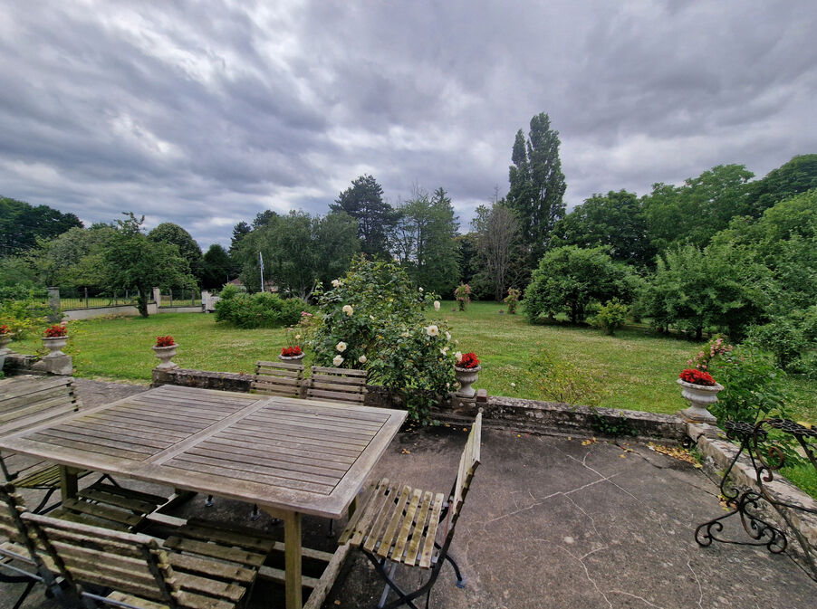 Photo Propriété en pierre à fort potentiel avec maison indépendante et grand parc arboré image 3/6