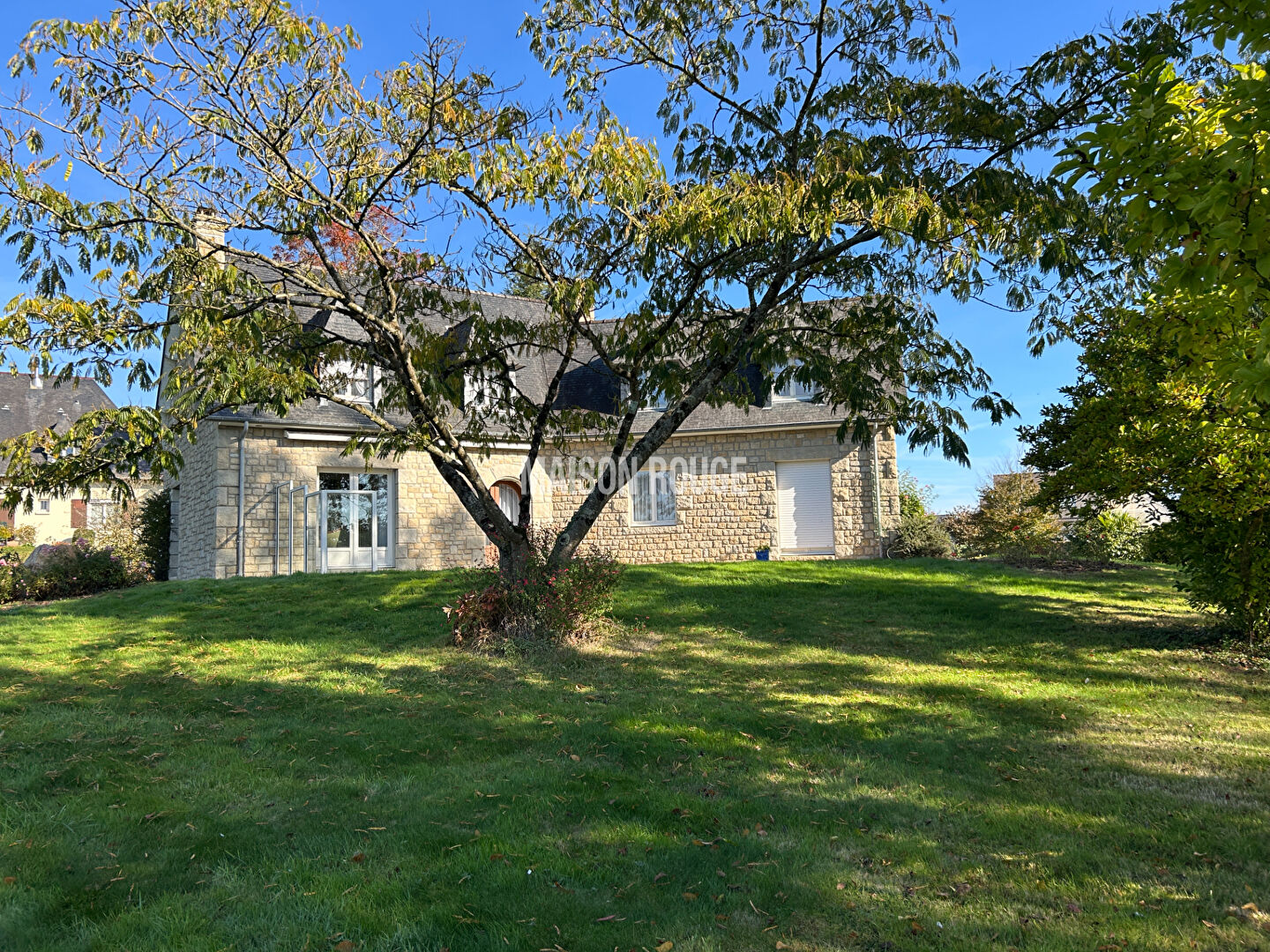 Photo Centre ville de Broons  maison de type 8 image 1/5