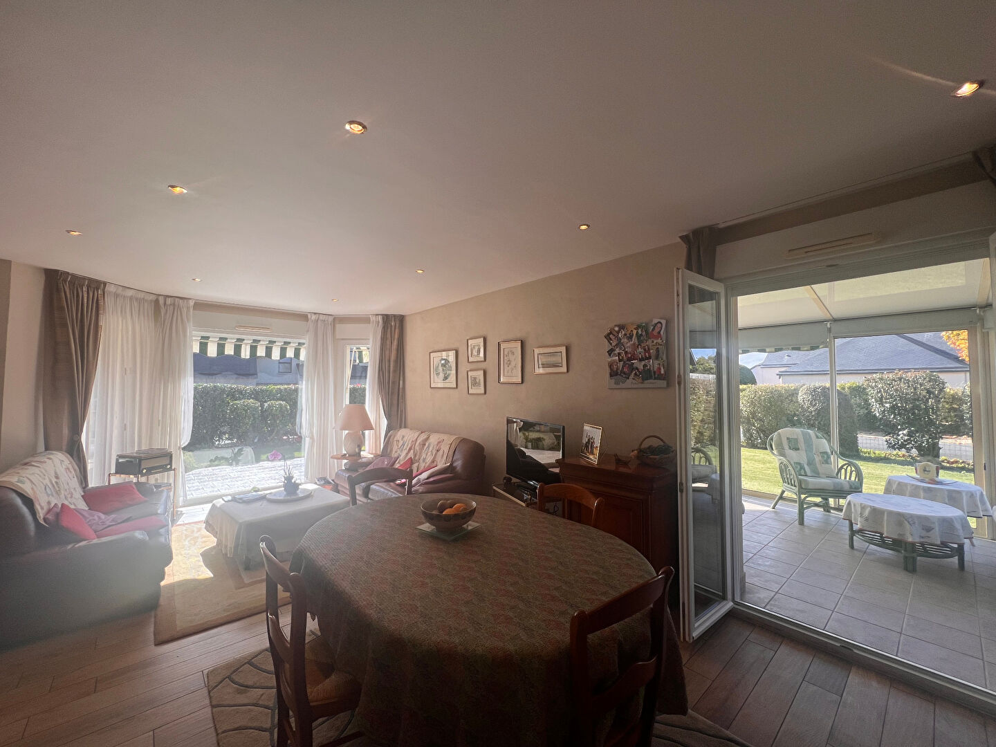 Photo Centre & Port de la Houle à pied : maison avec vie de plain-pied, terrasse sud, garage image 2/6